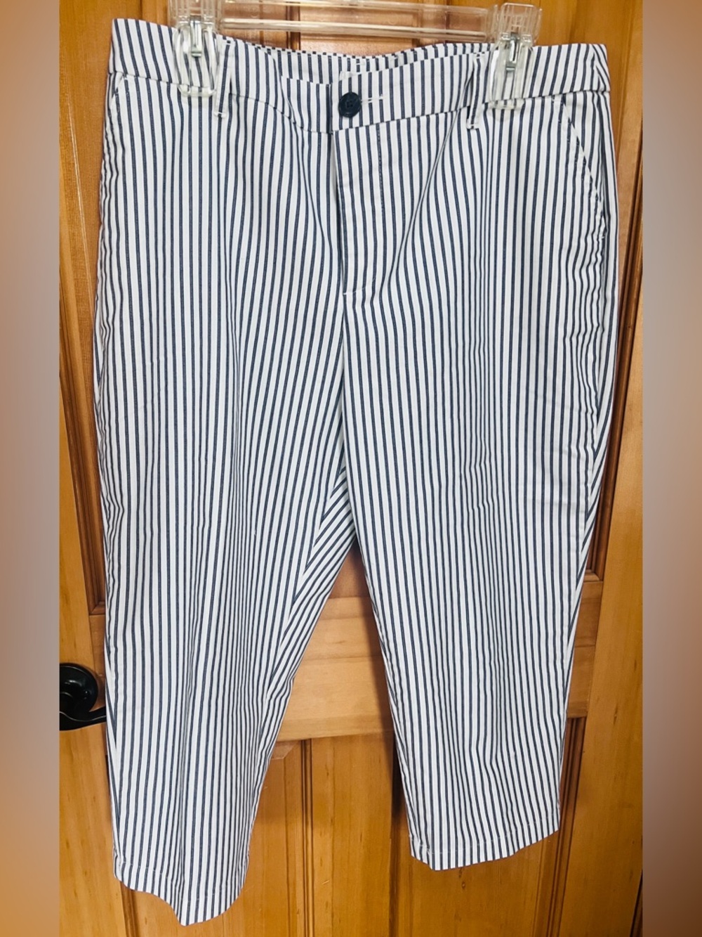 Croft & Barrow Woman’s Blue/Gray White Pinstripe Capri Cotton Blend Preppy 14